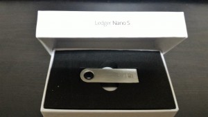 3-33　「Ledger Nano S」が届いた！とりあえず初期設定してみる